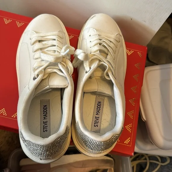 Steve Madden white leather coated shoes with rhinestone heel. Size 9 - Picture 5 of 5